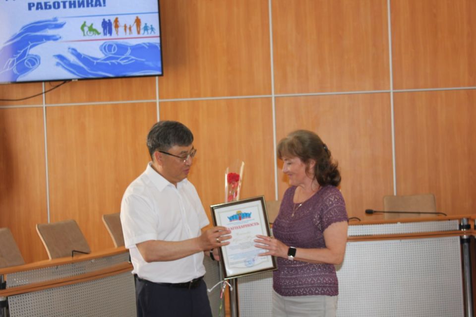 В преддверии профессионального праздника совместно с Главой муниципального образования Иваном Козыревым вручили заслуженные награды социальным работникам Феодосийского округа В преддверии профессионального праздника совместно с Главой муниципального образования Иваном Козыревым вручили заслуженные награды социальным работникам Феодосийского округа