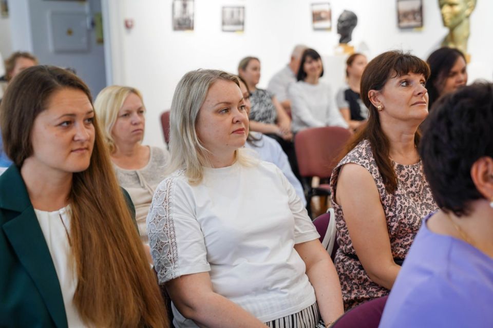 Торжественное мероприятие ко Дню социального работника прошло в Евпатории Торжественное мероприятие ко Дню социального работника прошло в Евпатории