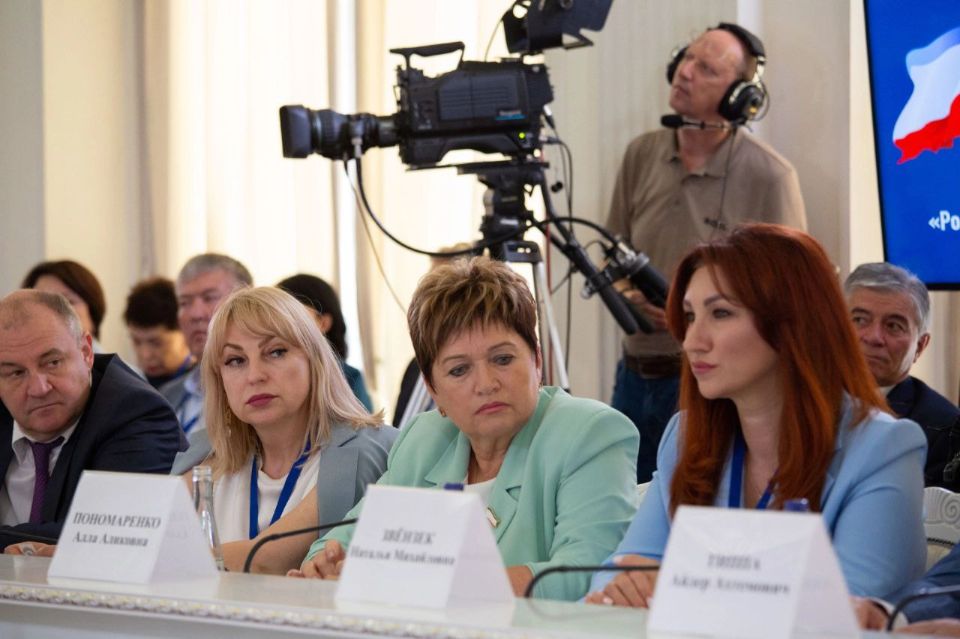 Владимир Константинов: Пленарное заседание Ливадийского клуба в рамках XVIII Международного фестиваля «Великое русское слово» проходит в непростой геополитической обстановке, в условиях СВО Владимир Константинов: Пленарное заседание Ливадийского клуба в рамках XVIII Международного фестиваля «Великое русское слово» проходит в непростой геополитической обстановке, в условиях СВО