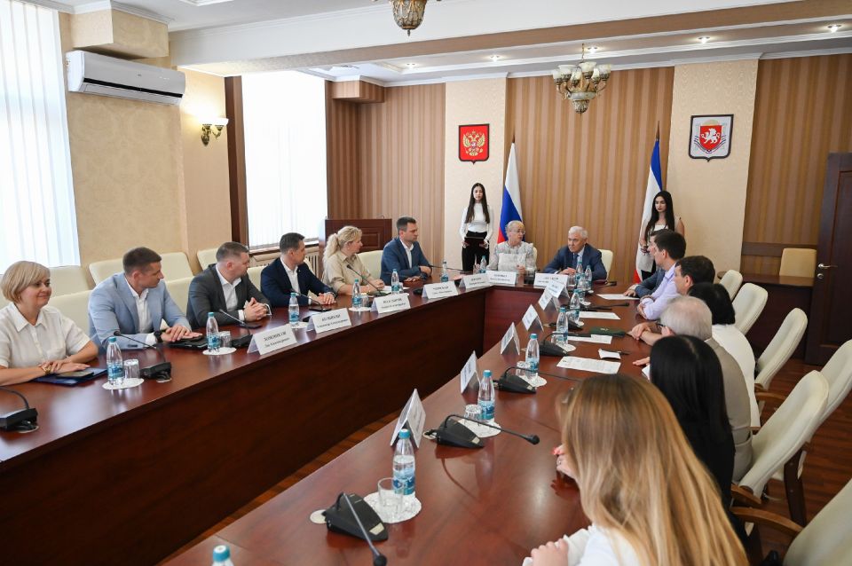 В Крыму подписано соглашение о проведении конкурса по финансовой грамотности среди студентов вузов «Знатоки финансового рынка» В Крыму подписано соглашение о проведении конкурса по финансовой грамотности среди студентов вузов «Знатоки финансового рынка»