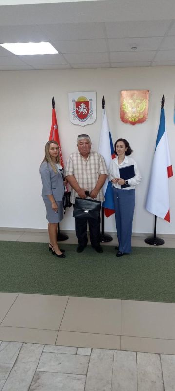 В Алуштинском судебном районе Республики Крым состоялась рабочая встреча министра юстиции Республики Крым Олега Шаповалова и заместителя министра юстиции Республики Крым Людмилы Назаренко с председателем Алуштинского... В Алуштинском судебном районе Республики Крым состоялась рабочая встреча министра юстиции Республики Крым Олега Шаповалова и заместителя министра юстиции Республики Крым Людмилы Назаренко с председателем Алуштинского...