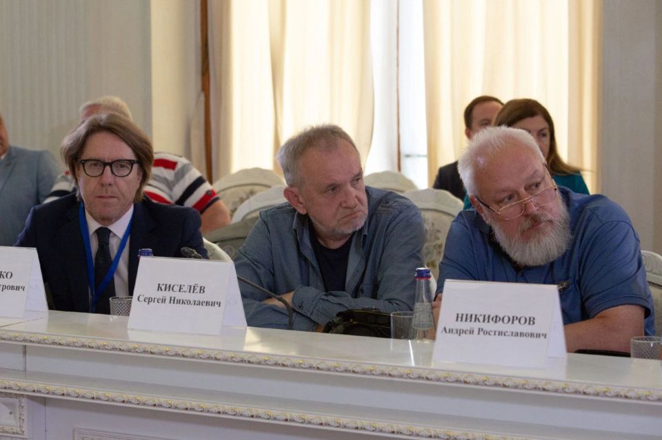 Владимир Константинов: Пленарное заседание Ливадийского клуба в рамках XVIII Международного фестиваля «Великое русское слово» проходит в непростой геополитической обстановке, в условиях СВО Владимир Константинов: Пленарное заседание Ливадийского клуба в рамках XVIII Международного фестиваля «Великое русское слово» проходит в непростой геополитической обстановке, в условиях СВО