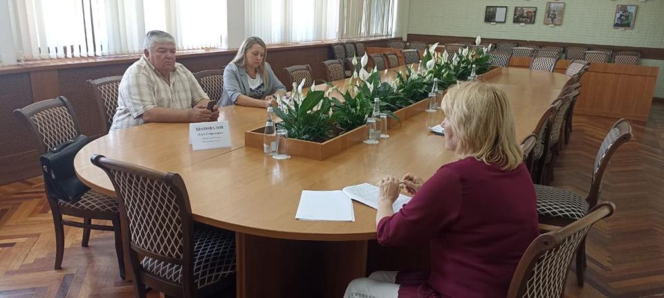 В Алуштинском судебном районе Республики Крым состоялась рабочая встреча министра юстиции Республики Крым Олега Шаповалова и заместителя министра юстиции Республики Крым Людмилы Назаренко с председателем Алуштинского... В Алуштинском судебном районе Республики Крым состоялась рабочая встреча министра юстиции Республики Крым Олега Шаповалова и заместителя министра юстиции Республики Крым Людмилы Назаренко с председателем Алуштинского...