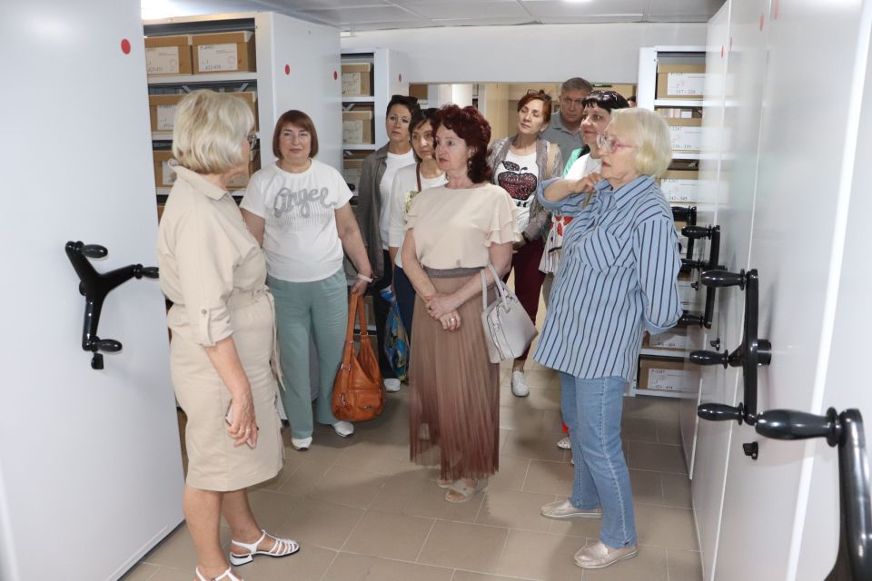 В Госархиве Крыма прошло мероприятие по обмену опытом работы с коллегами из Архивного управления Администрации г. Симферополя В Госархиве Крыма прошло мероприятие по обмену опытом работы с коллегами из Архивного управления Администрации г. Симферополя