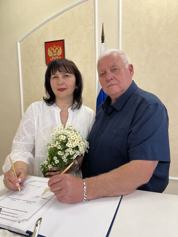 «Серебряные» юбилеи супружеской жизни, практически наравне с «золотыми», являются самыми распространёнными в нашем обществе. «Серебряные» юбилеи супружеской жизни, практически наравне с «золотыми», являются самыми распространёнными в нашем обществе.