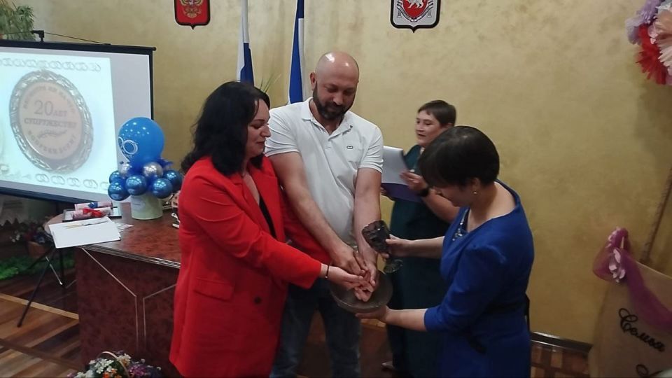 Безусловно, свадебные юбилеи – это не просто даты в календаре, а символы жизненного пути, пройденного вместе. Безусловно, свадебные юбилеи – это не просто даты в календаре, а символы жизненного пути, пройденного вместе.