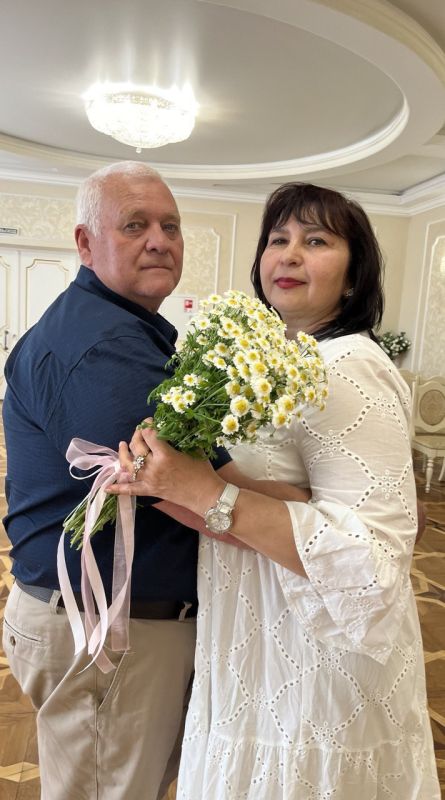 «Серебряные» юбилеи супружеской жизни, практически наравне с «золотыми», являются самыми распространёнными в нашем обществе. «Серебряные» юбилеи супружеской жизни, практически наравне с «золотыми», являются самыми распространёнными в нашем обществе.