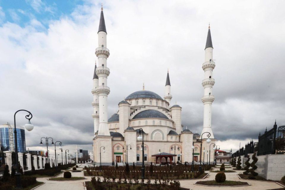 Антон Кравец: Уважаемые мусульмане!. От всей души поздравляю Вас с одним из самых значимых праздников – Курбан-байрам! Этот благословенный день символизирует веру, милосердие и единство, напоминая нам о важности...