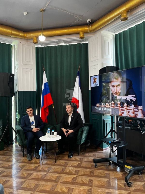 Участники проекта «Детская администрация Республики Крым» пообщались с гроссмейстером и сенатором от Крыма Сергеем Карякиным Участники проекта «Детская администрация Республики Крым» пообщались с гроссмейстером и сенатором от Крыма Сергеем Карякиным