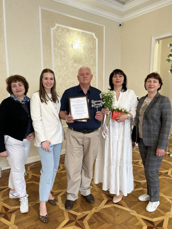 «Серебряные» юбилеи супружеской жизни, практически наравне с «золотыми», являются самыми распространёнными в нашем обществе. «Серебряные» юбилеи супружеской жизни, практически наравне с «золотыми», являются самыми распространёнными в нашем обществе.