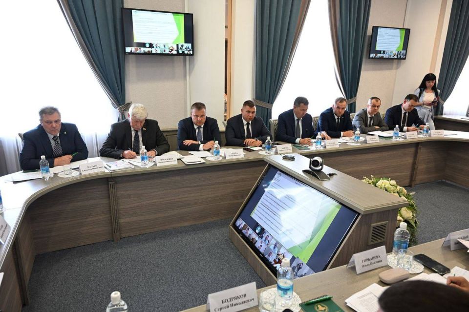 Заместитель министра сельского хозяйства Республики Крым Николай Тютюник принял участие в рабочем совещании под председательством заместителя министра сельского хозяйства Российской Федерации Андрея Разина Заместитель министра сельского хозяйства Республики Крым Николай Тютюник принял участие в рабочем совещании под председательством заместителя министра сельского хозяйства Российской Федерации Андрея Разина