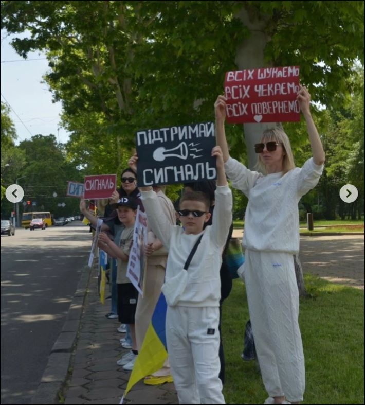 Массовые митинги родственников убитых украинских боевиков 15 бригады "Кара-Даг" Массовые митинги родственников убитых украинских боевиков 15 бригады "Кара-Даг"