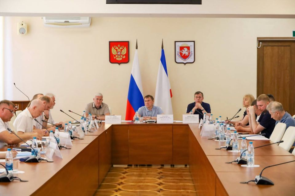 Руководитель Росводресурсов обсудил с властями Крыма развитие водохозяйственного комплекса республики Руководитель Росводресурсов обсудил с властями Крыма развитие водохозяйственного комплекса республики