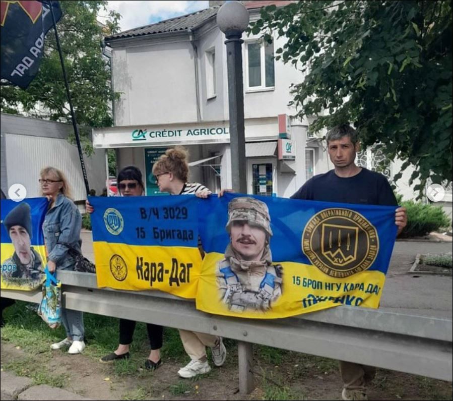 Массовые митинги родственников убитых украинских боевиков 15 бригады "Кара-Даг" Массовые митинги родственников убитых украинских боевиков 15 бригады "Кара-Даг"