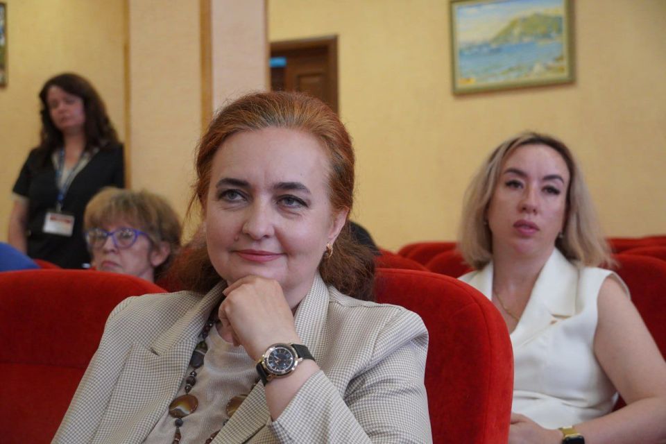В Керчи проходит Международная конференция «Античное наследие России: вопросы сохранения и популяризации», на которой обсуждается определение туристского маршрута «Золотое кольцо Боспорского царства» в качестве национального... В Керчи проходит Международная конференция «Античное наследие России: вопросы сохранения и популяризации», на которой обсуждается определение туристского маршрута «Золотое кольцо Боспорского царства» в качестве национального...