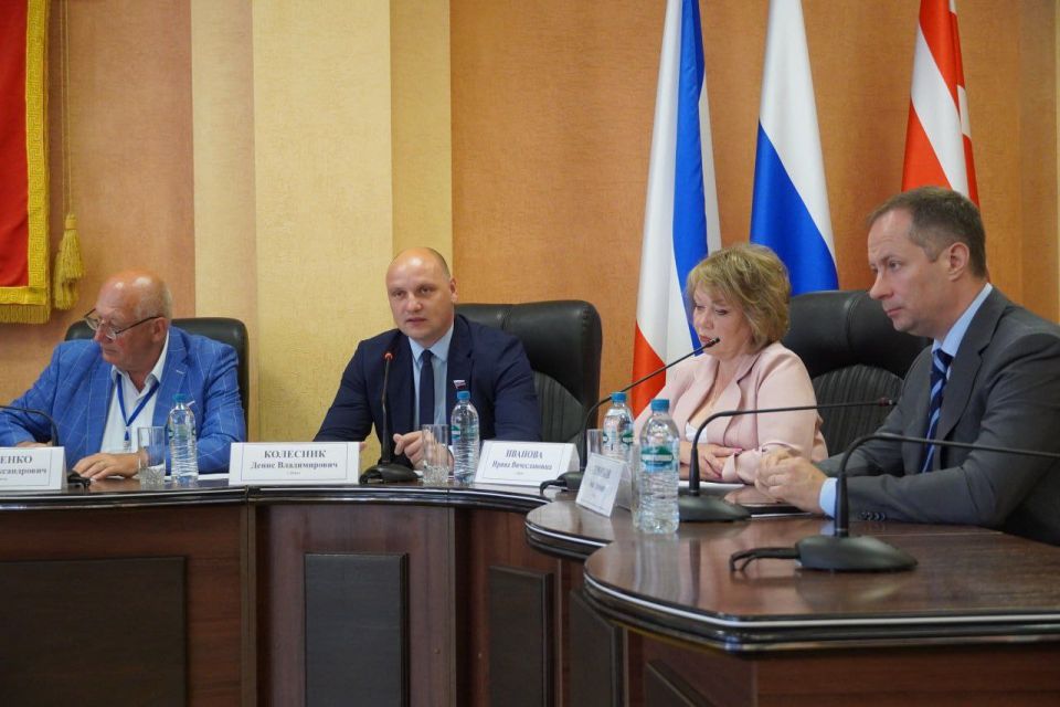 В Керчи проходит Международная конференция «Античное наследие России: вопросы сохранения и популяризации», на которой обсуждается определение туристского маршрута «Золотое кольцо Боспорского царства» в качестве национального... В Керчи проходит Международная конференция «Античное наследие России: вопросы сохранения и популяризации», на которой обсуждается определение туристского маршрута «Золотое кольцо Боспорского царства» в качестве национального...