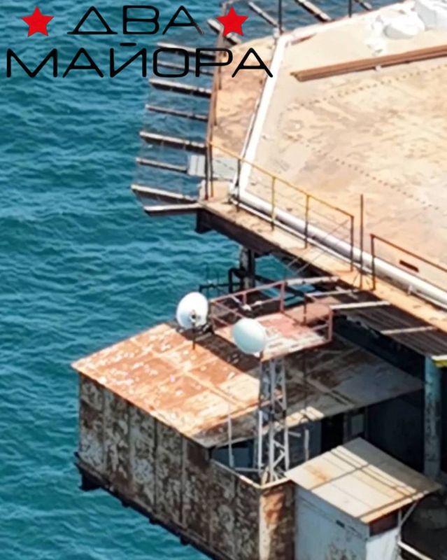 Два майора: Чёрное море. Одной из целей операции Черноморского Флота Морского отряда СпН «Эспаньола» и «Омерзительной восьмерки» было выведение из строя средств спутниковой связи противника и радио моста, ювелирное огневое... Два майора: Чёрное море. Одной из целей операции Черноморского Флота Морского отряда СпН «Эспаньола» и «Омерзительной восьмерки» было выведение из строя средств спутниковой связи противника и радио моста, ювелирное огневое...