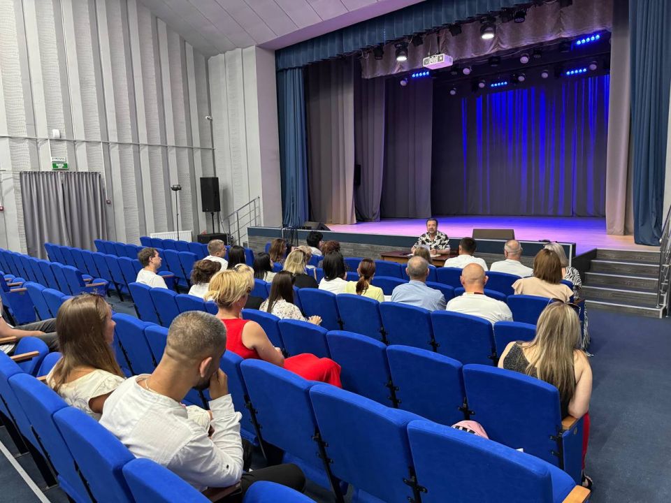 6 июня - день, когда мы почитаем русский язык, богатый, образный, могучий 6 июня - день, когда мы почитаем русский язык, богатый, образный, могучий