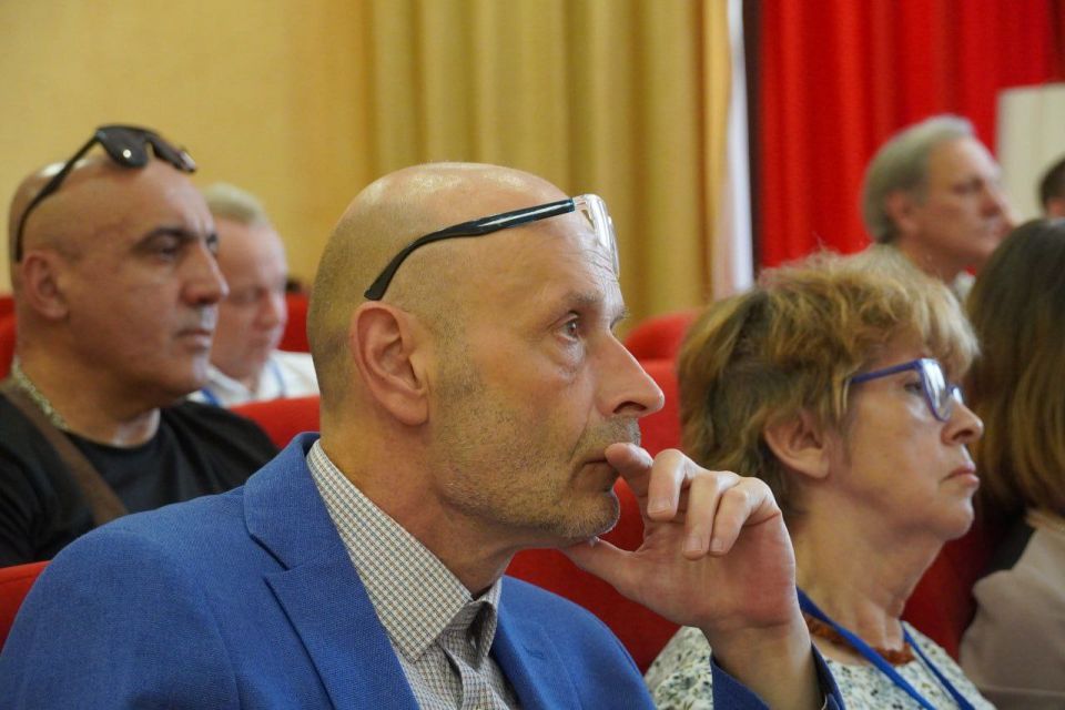 В Керчи проходит Международная конференция «Античное наследие России: вопросы сохранения и популяризации», на которой обсуждается определение туристского маршрута «Золотое кольцо Боспорского царства» в качестве национального... В Керчи проходит Международная конференция «Античное наследие России: вопросы сохранения и популяризации», на которой обсуждается определение туристского маршрута «Золотое кольцо Боспорского царства» в качестве национального...