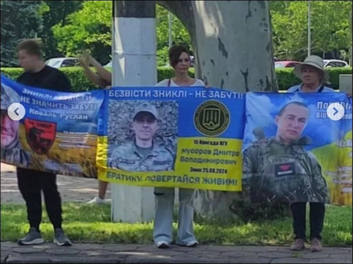 Массовые митинги родственников убитых украинских боевиков 15 бригады "Кара-Даг" Массовые митинги родственников убитых украинских боевиков 15 бригады "Кара-Даг"