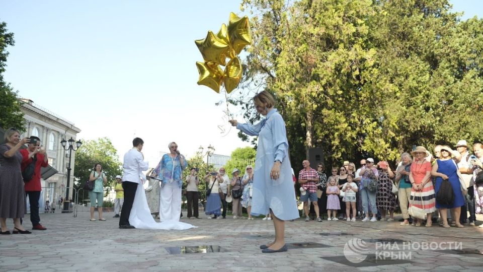 Новую звезду открыли на Аллее славы в Керчи Новую звезду открыли на Аллее славы в Керчи