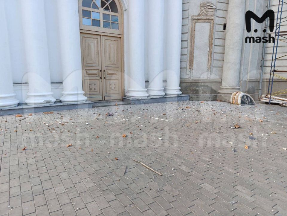 ВСУшный дрон атаковал Успенский собор в городе Рыльск Курской области ВСУшный дрон атаковал Успенский собор в городе Рыльск Курской области