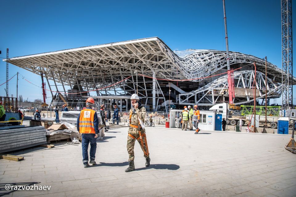 Михаил Развожаев: На мысе Хрустальном завершается благоустройство территории возле строящегося музейного комплекса Российской галереи искусств Михаил Развожаев: На мысе Хрустальном завершается благоустройство территории возле строящегося музейного комплекса Российской галереи искусств
