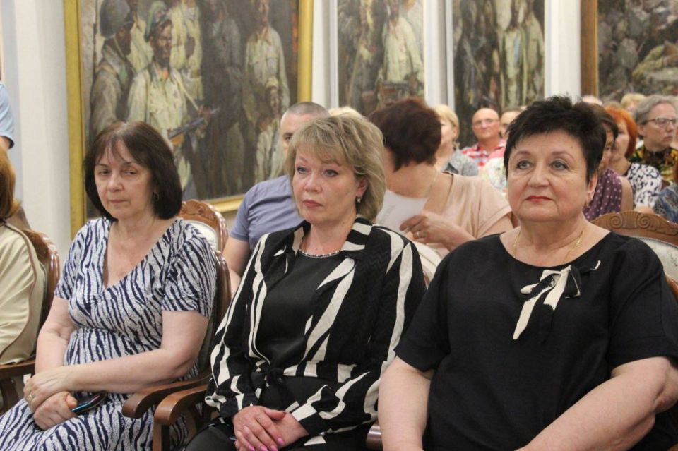 В рамках музейной страницы фестиваля "Боспорские агоны" в картинной галерее состоялась открытие нескольких музейных выставок В рамках музейной страницы фестиваля "Боспорские агоны" в картинной галерее состоялась открытие нескольких музейных выставок