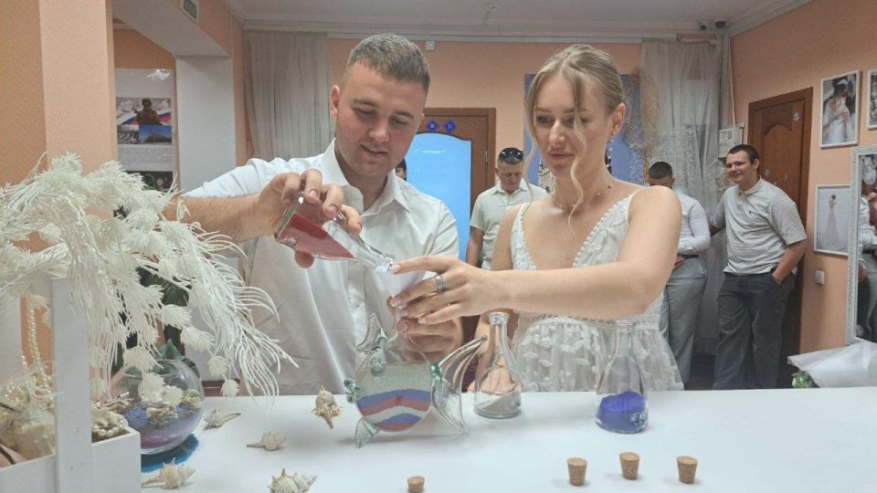 В Ялтинском городском отделе ЗАГС состоялось открытие свадебного сезона - регистрация браков по отдельному сценарию бракосочетания В Ялтинском городском отделе ЗАГС состоялось открытие свадебного сезона - регистрация браков по отдельному сценарию бракосочетания