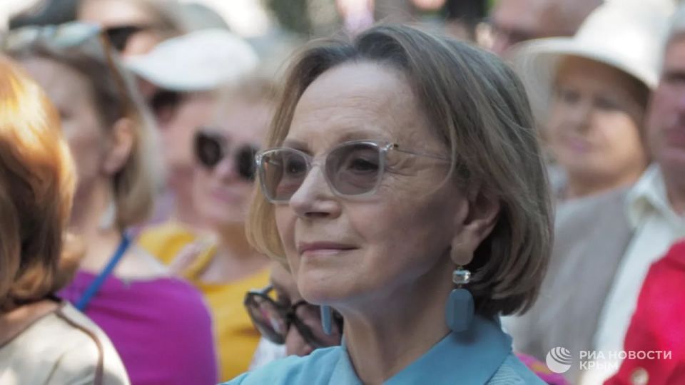 "Я теперь керчанка".. Так народная артистка РСФСР, актриса Ирина Купченко описала свои эмоции на открытии фестиваля "Боспорские агоны", которое состоялось 8 июня в Керчи