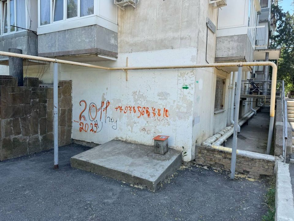 Кирилл Чебышев: В нашем городе усилена работа по закрашиванию граффити на фасадах многоквартирных домов, подпорных стен, зданий и сооружений Кирилл Чебышев: В нашем городе усилена работа по закрашиванию граффити на фасадах многоквартирных домов, подпорных стен, зданий и сооружений