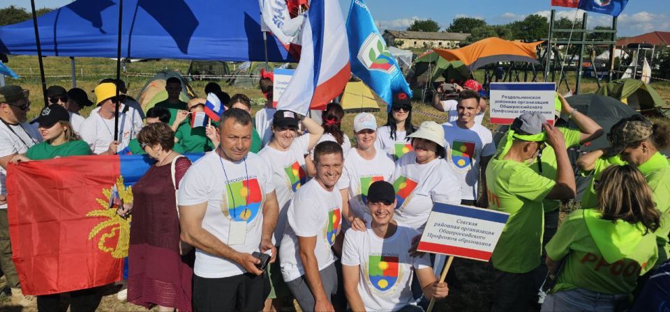 Команда педагогов Сакского района впервые приняла участие в туристическом слёте, организованном Профсоюзом образования Республики Крым Команда педагогов Сакского района впервые приняла участие в туристическом слёте, организованном Профсоюзом образования Республики Крым