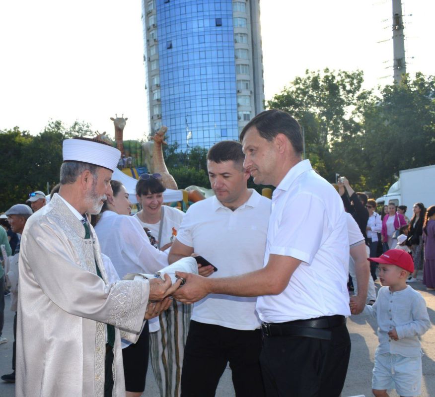 В Симферополе отметили Курбан-байрам В Симферополе отметили Курбан-байрам