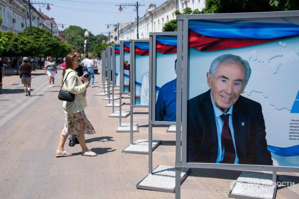 В Симферополе открыли фотовыставку "Россия в людях" В Симферополе открыли фотовыставку "Россия в людях"
