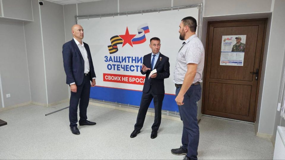 Юрий Нимченко: Вместе с Руководителем филиала Государственного Фонда «Защитники Отечества» по Республике Крым Владимиром Олеговичем Трегубом вручил удостоверение ветерана боевых действий участнику Специальной военной операции Юрий Нимченко: Вместе с Руководителем филиала Государственного Фонда «Защитники Отечества» по Республике Крым Владимиром Олеговичем Трегубом вручил удостоверение ветерана боевых действий участнику Специальной военной операции