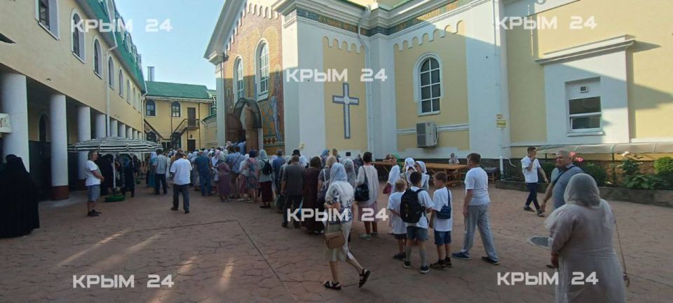 В день памяти святителя Луки в Симферополе провели богослужения В день памяти святителя Луки в Симферополе провели богослужения