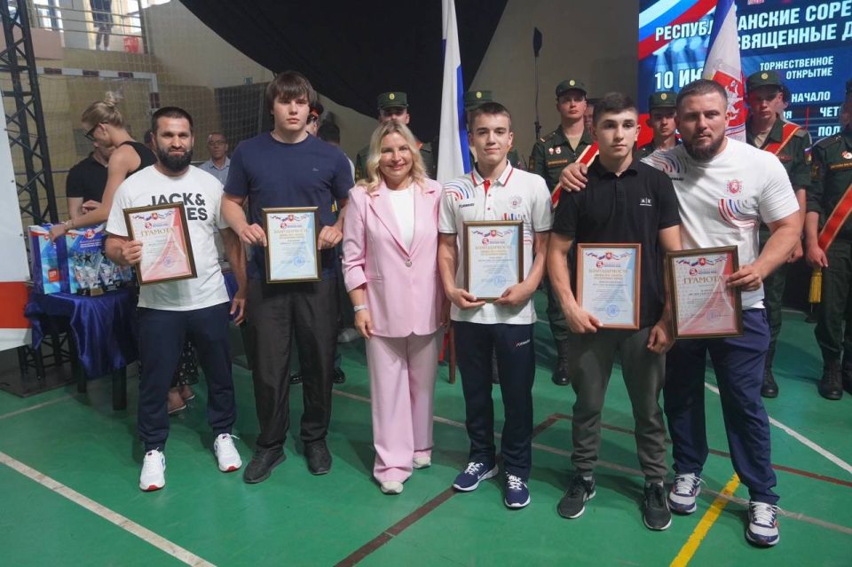 Ольга Торубарова: Приняла участие в торжественном открытии Республиканских соревнованиях по боксу, посвященных Дню России среди юниоров 17-18 лет, юношей 15-16 лет и юношей 13-14 лет Ольга Торубарова: Приняла участие в торжественном открытии Республиканских соревнованиях по боксу, посвященных Дню России среди юниоров 17-18 лет, юношей 15-16 лет и юношей 13-14 лет