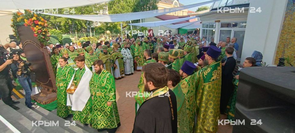 В день памяти святителя Луки в Симферополе провели богослужения В день памяти святителя Луки в Симферополе провели богослужения