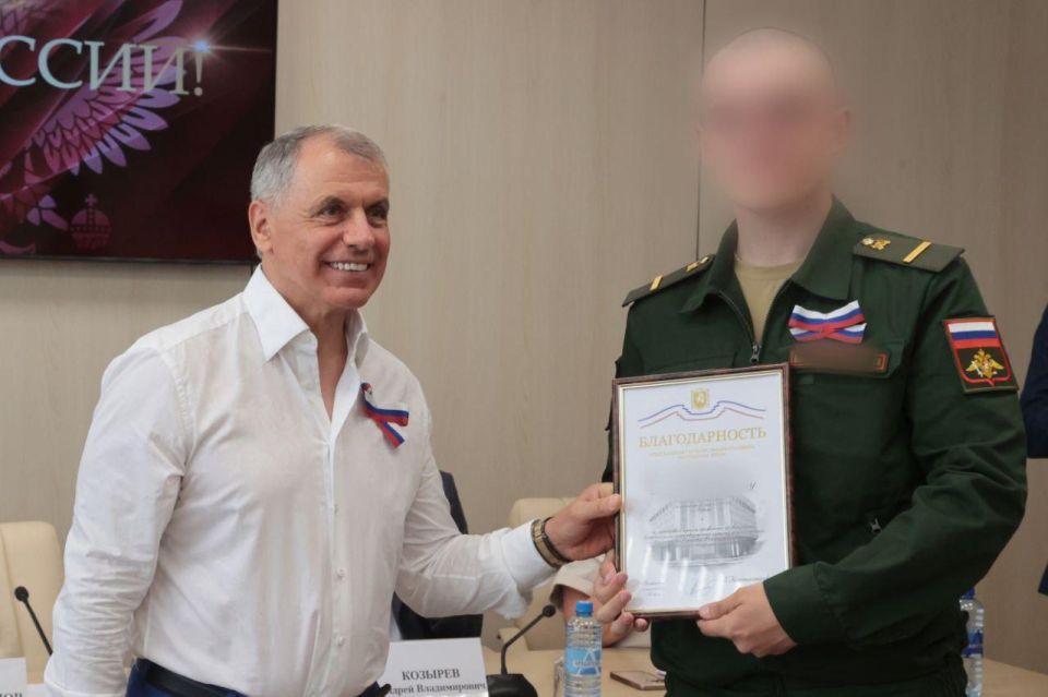 В канун Дня России крымчане получили госнаграды В канун Дня России крымчане получили госнаграды
