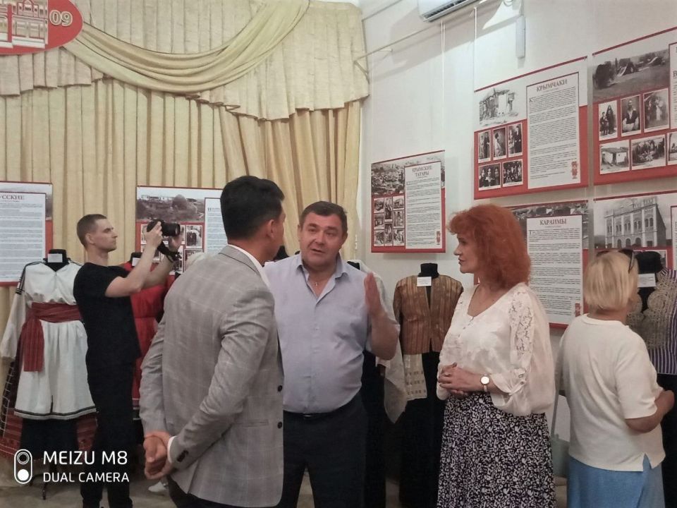 Торжественная презентация выставки «Народы Крыма», приуроченная ко Дню России Торжественная презентация выставки «Народы Крыма», приуроченная ко Дню России