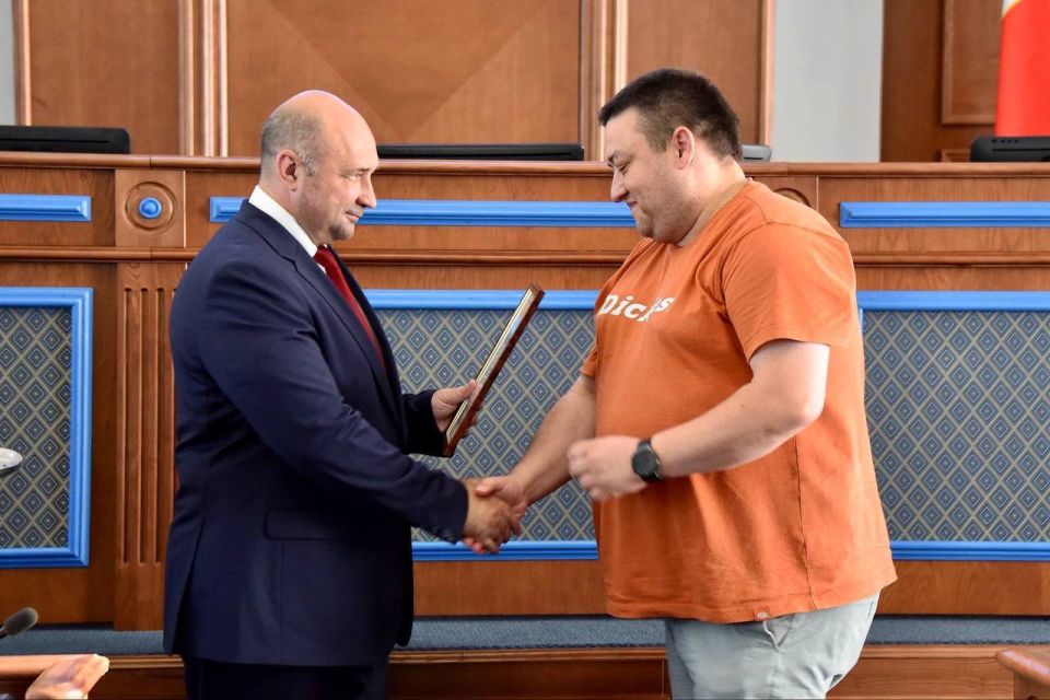 Владимир Немцев: В преддверии Дня России и Дня города в Законодательном Собрании прошло торжественное мероприятие Владимир Немцев: В преддверии Дня России и Дня города в Законодательном Собрании прошло торжественное мероприятие