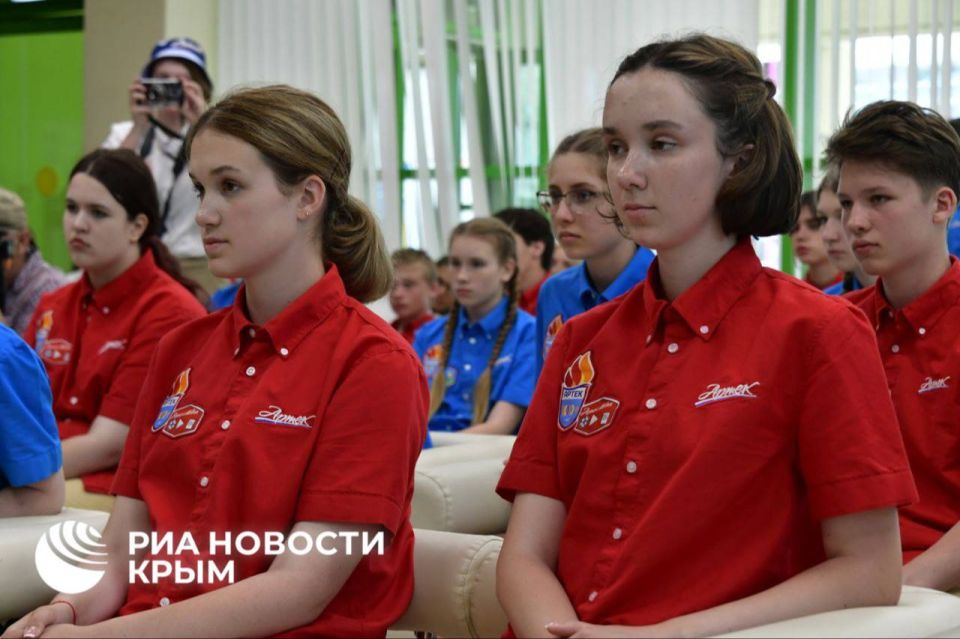 Популярная телеведущая Ольга Андреева поделилась с артековцами-медийщиками опытом работы Популярная телеведущая Ольга Андреева поделилась с артековцами-медийщиками опытом работы