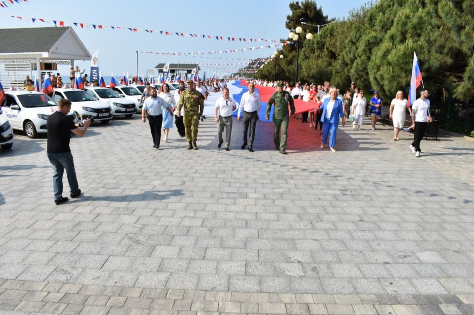 Галина Огнёва: Гордо реет триколор – символ нашей сильной России! Галина Огнёва: Гордо реет триколор – символ нашей сильной России!