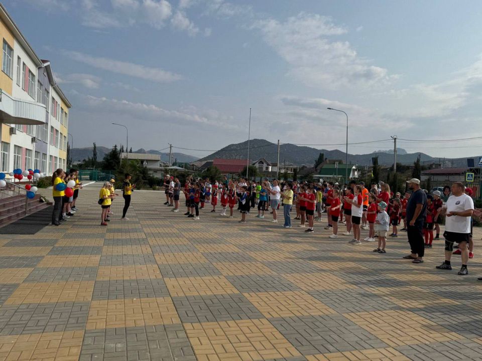 Кирилл Чебышев: Принял участие в праздничной зарядке, которая прошла на базе школы №4 им. Героя Советского Союза В.Л. Савельева. Это мероприятие объединило депутатов Судакского городского совета, сотрудников администрации... Кирилл Чебышев: Принял участие в праздничной зарядке, которая прошла на базе школы №4 им. Героя Советского Союза В.Л. Савельева. Это мероприятие объединило депутатов Судакского городского совета, сотрудников администрации...