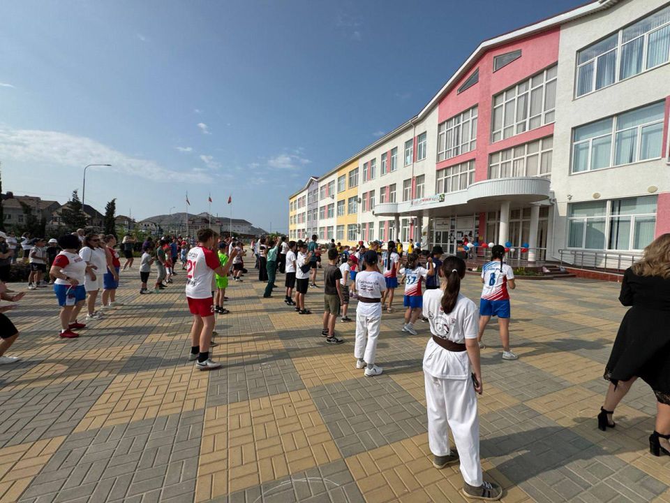 Кирилл Чебышев: Принял участие в праздничной зарядке, которая прошла на базе школы №4 им. Героя Советского Союза В.Л. Савельева. Это мероприятие объединило депутатов Судакского городского совета, сотрудников администрации... Кирилл Чебышев: Принял участие в праздничной зарядке, которая прошла на базе школы №4 им. Героя Советского Союза В.Л. Савельева. Это мероприятие объединило депутатов Судакского городского совета, сотрудников администрации...