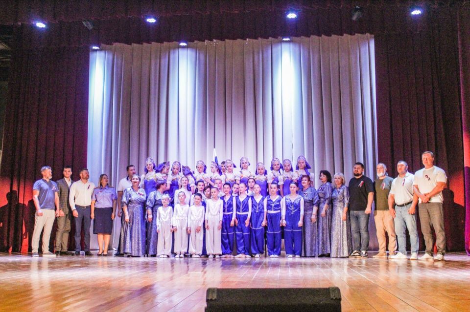 12 июня творческие коллективы приняли участие в торжественном мероприятии - Вручение медалей «Дети героев» , которое прошло в зрительном зале Дома Культуры пгт.Щебетовка