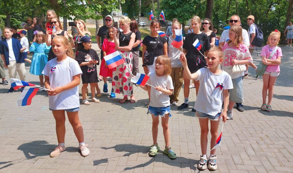 День России в парке Гагарина в самом разгаре День России в парке Гагарина в самом разгаре