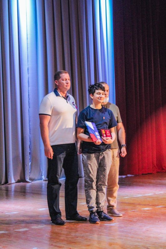 12 июня творческие коллективы приняли участие в торжественном мероприятии - Вручение медалей «Дети героев» , которое прошло в зрительном зале Дома Культуры пгт.Щебетовка 12 июня творческие коллективы приняли участие в торжественном мероприятии - Вручение медалей «Дети героев» , которое прошло в зрительном зале Дома Культуры пгт.Щебетовка