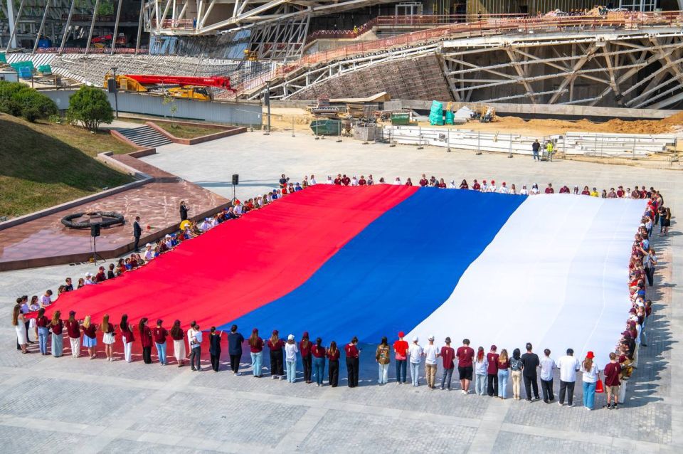 "Гордиться своей историей у нас в крови": Севастополь празднует День России "Гордиться своей историей у нас в крови": Севастополь празднует День России