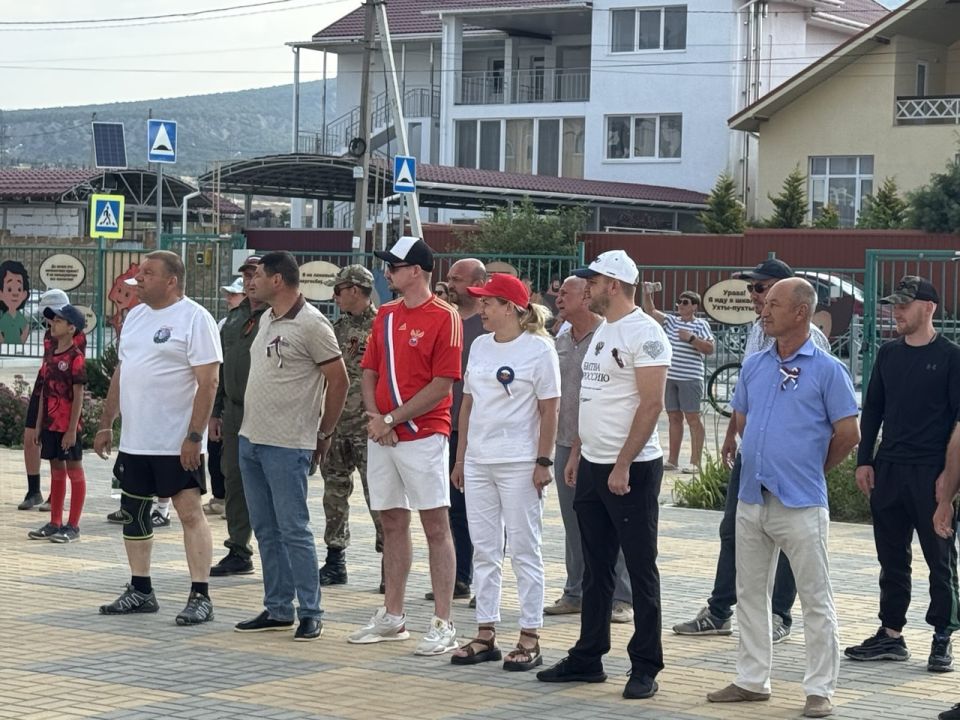 Зарядом бодрости и хорошего настроения судакчане начали праздновать День России Зарядом бодрости и хорошего настроения судакчане начали праздновать День России